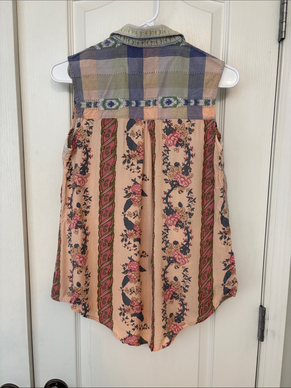 HG🩷NY Patchwork Floral Embroidered Sleeveless Button-Down Shirt - Multicolor Med - Picture 6 of 7
